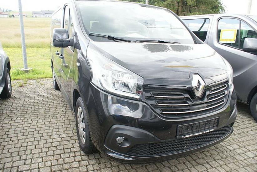 Rent a Car Zagreb Renault TRAFIC 9 SEATS